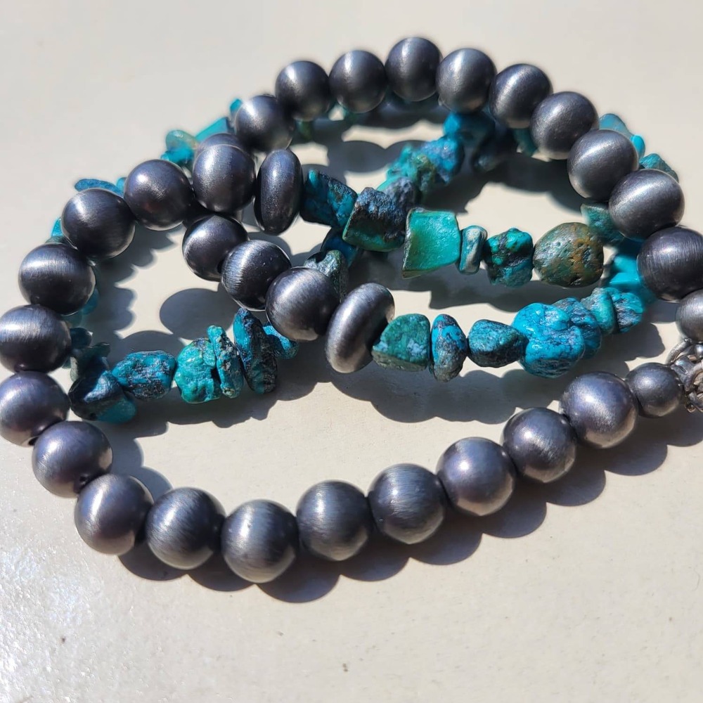 Vintage Faux Navajo Pearl and Turquoise Chip Necklace Blue Silver Tone